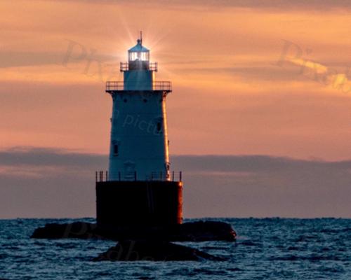 SAKONNET WITH LIGHT